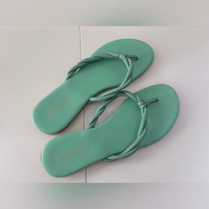 Saks Fifth Avenue Twisted Thong Sandals in Mint - size 9